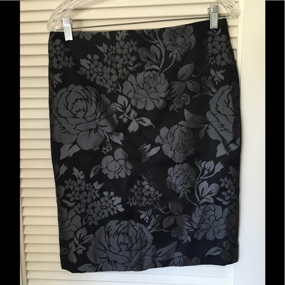 White House Black Market Pencil skirt